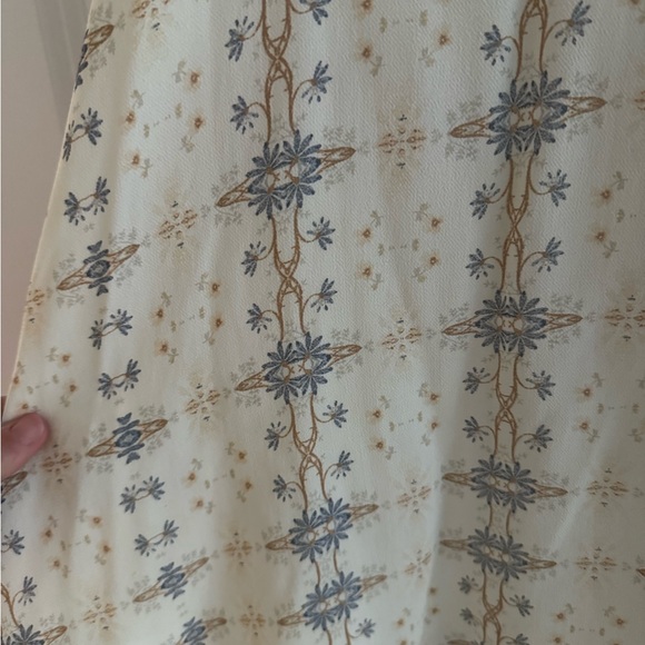 ASTR The Label, EUC Dress with Sleeves - Picture 3 of 4